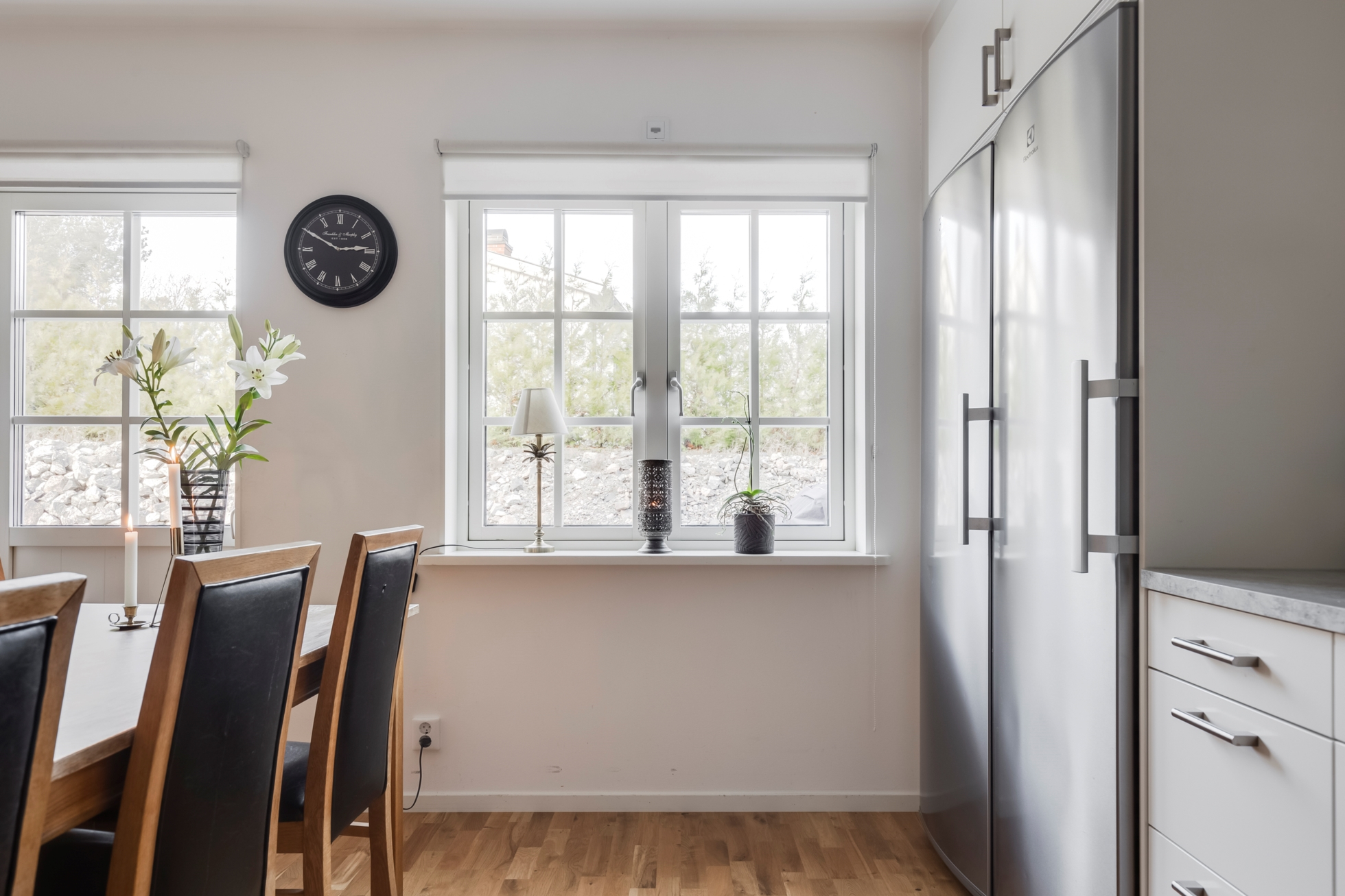 Hörntomt i barnvänligt område med egen uteplats!