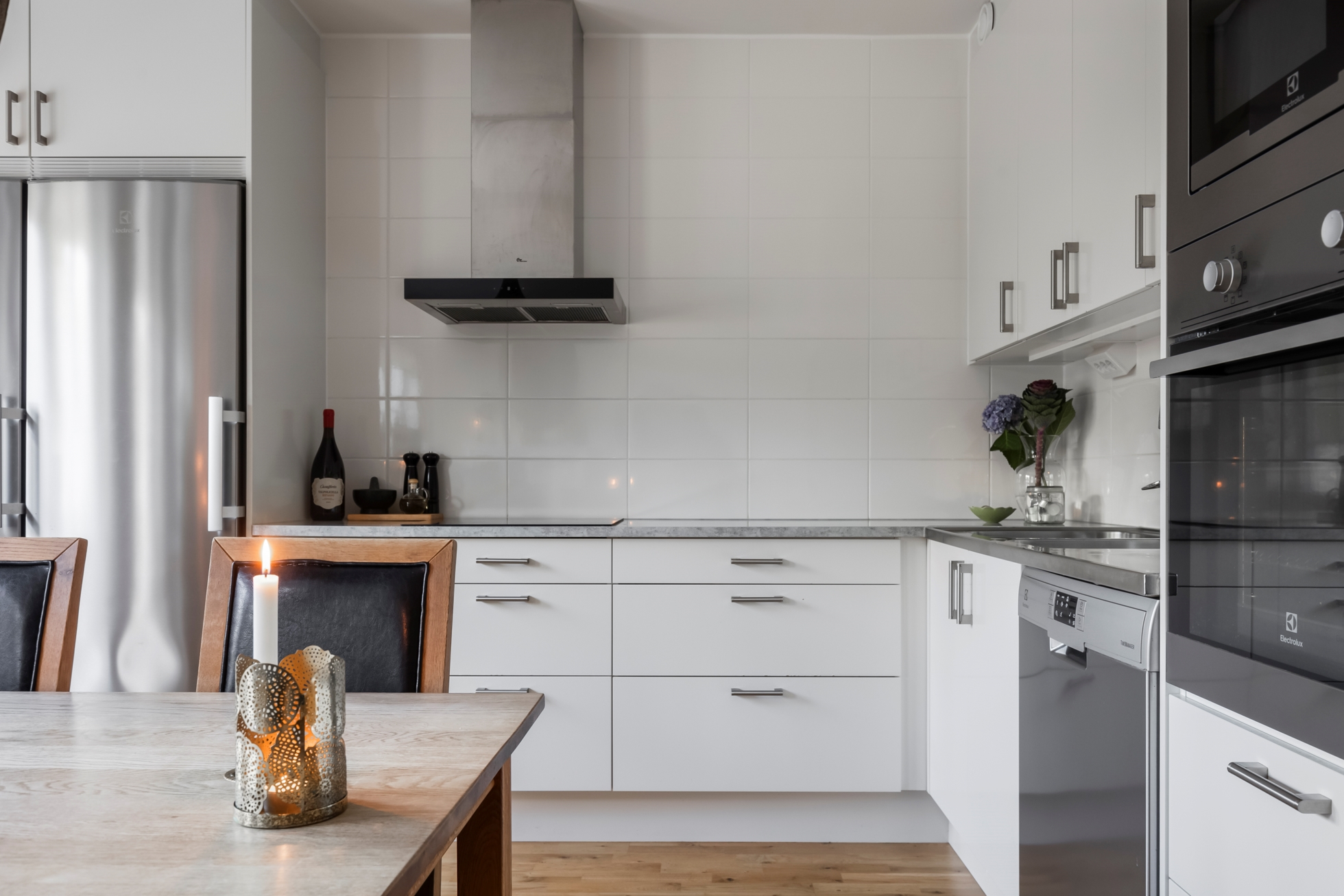 Hörntomt i barnvänligt område med egen uteplats!