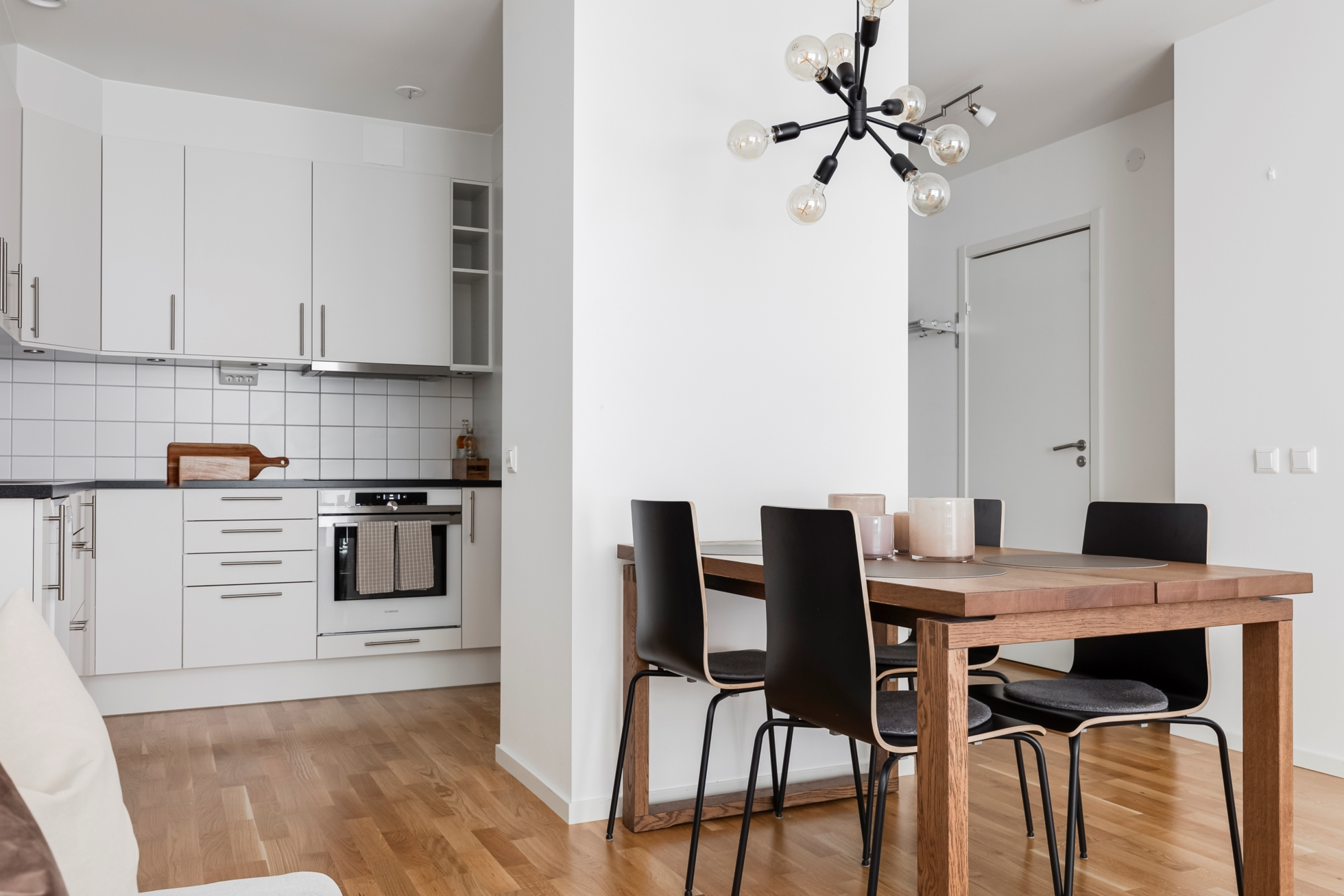 Smakfull och yteffektiv tvåa med balkong!