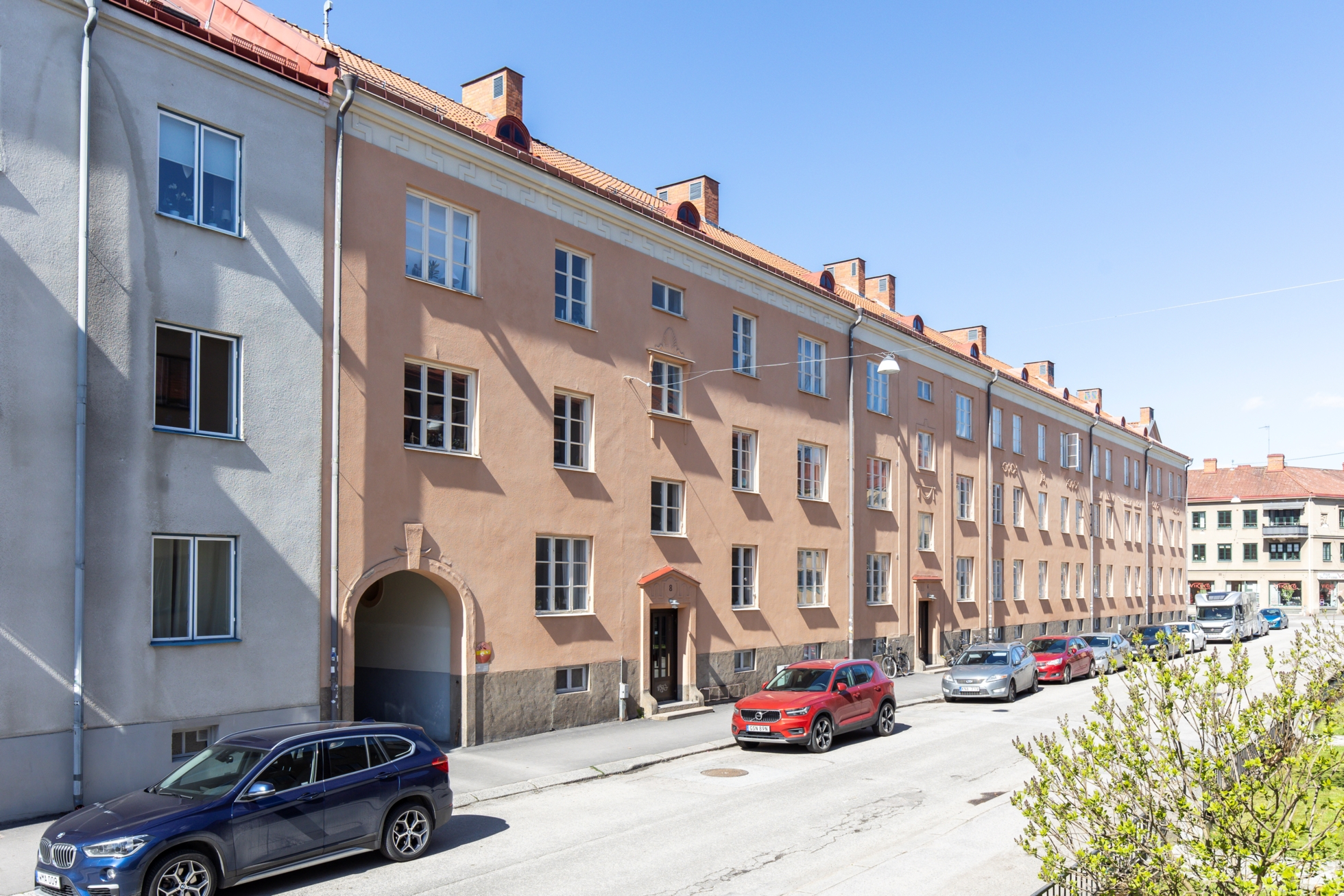 Charmig trea med karaktär!