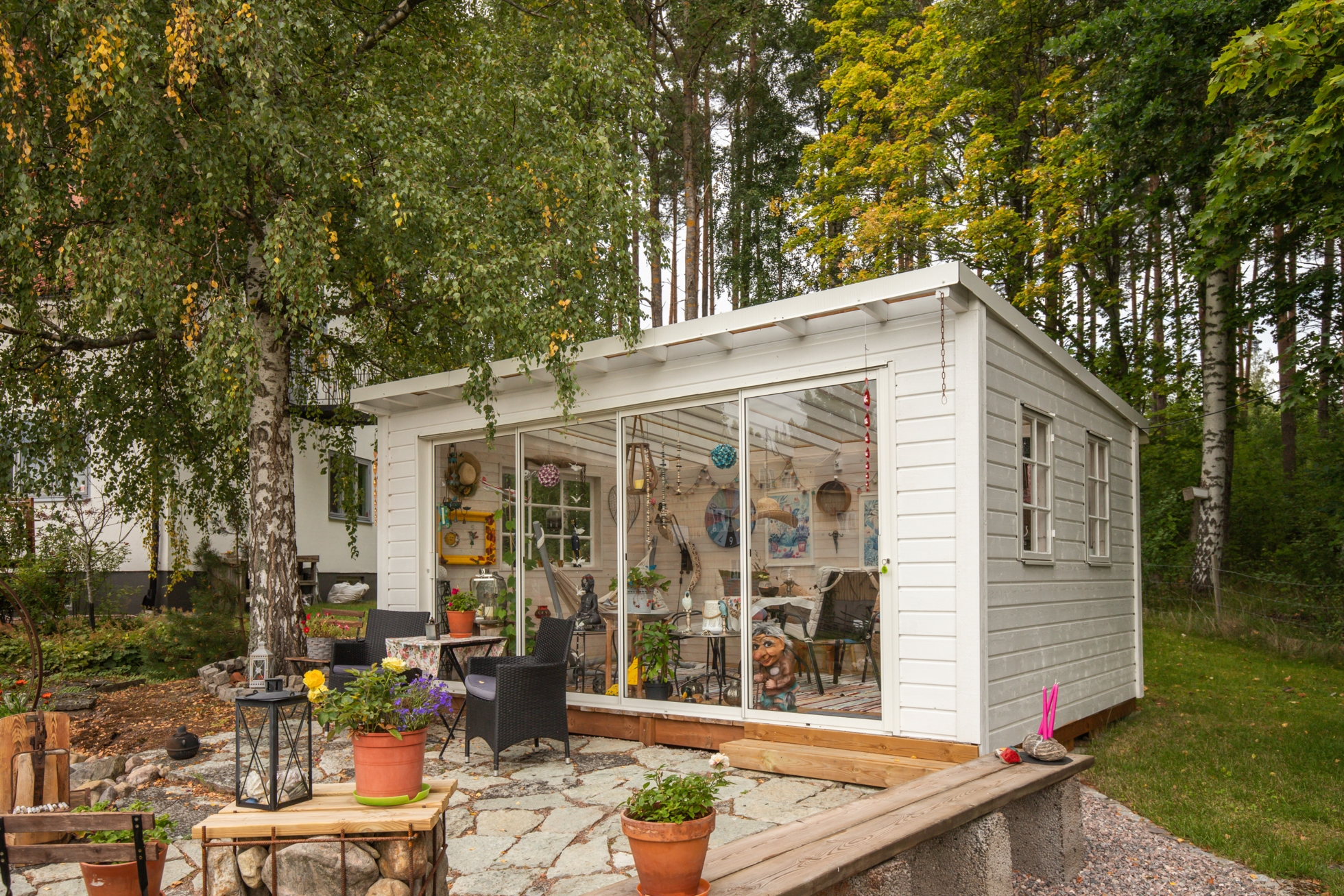 ”Vita villan” med fantastisk trädgård!