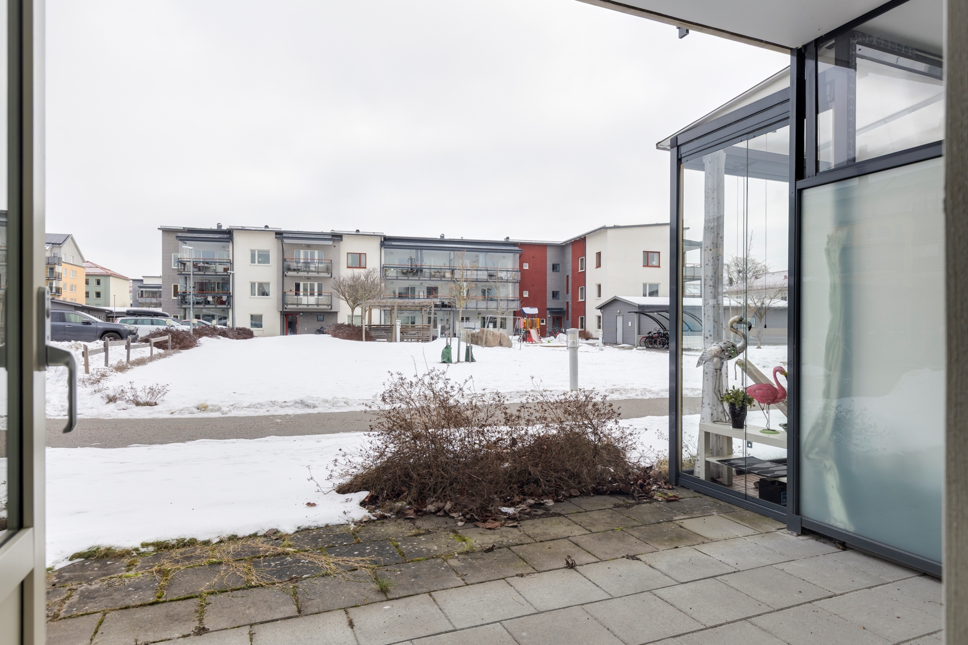 Markplanslägenhet med uteplats i ett naturnära och lugnt område!