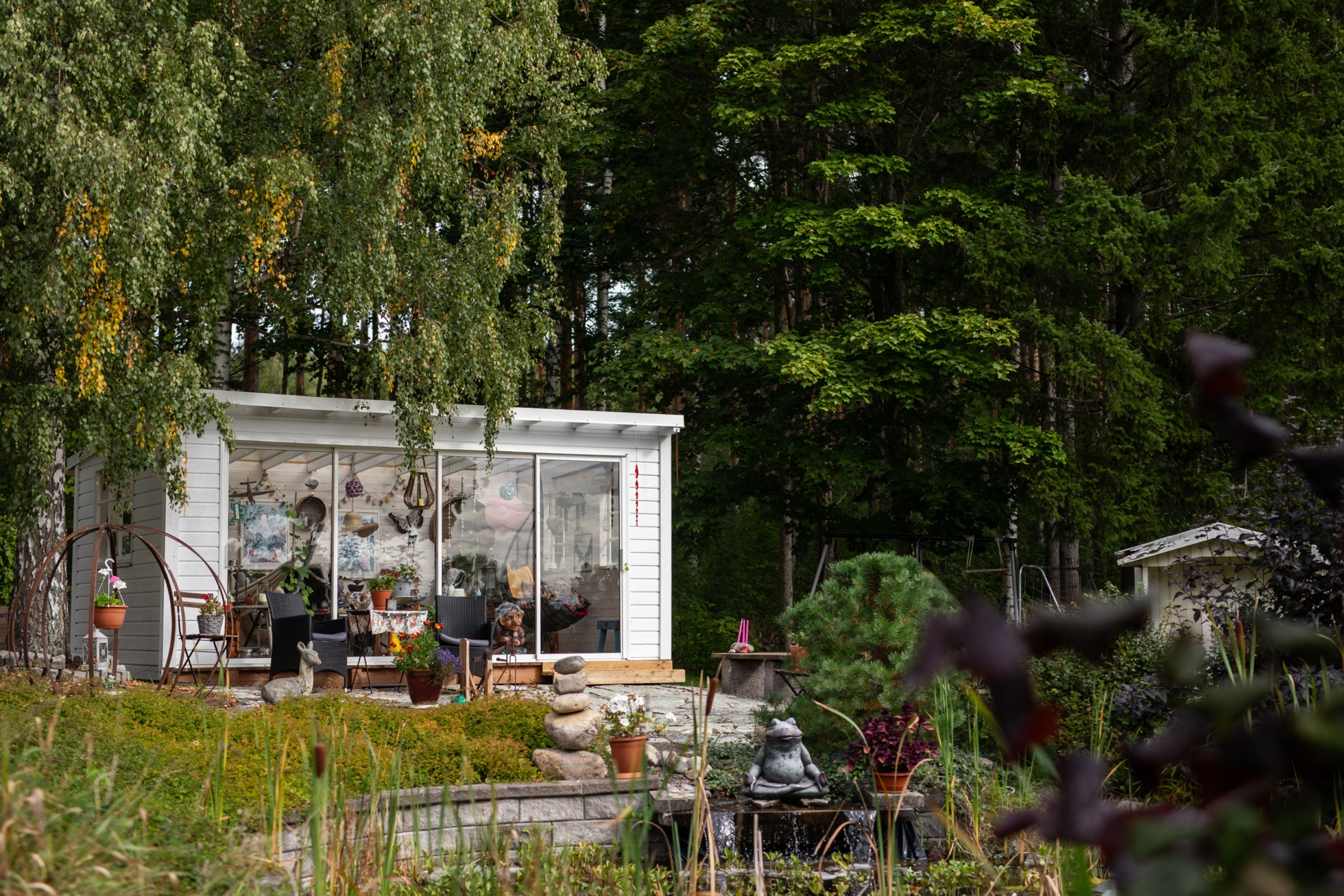 ”Vita villan” med fantastisk trädgård!