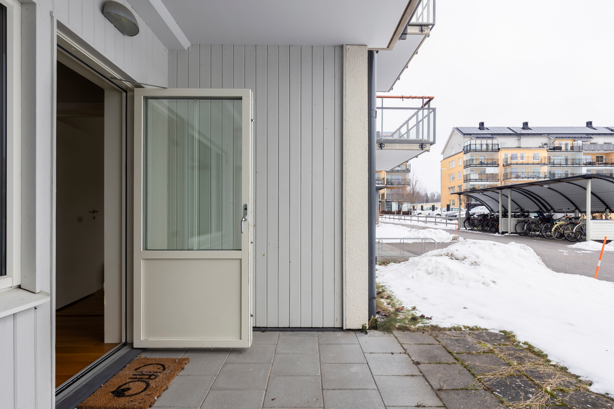 Markplanslägenhet med uteplats i ett naturnära och lugnt område!