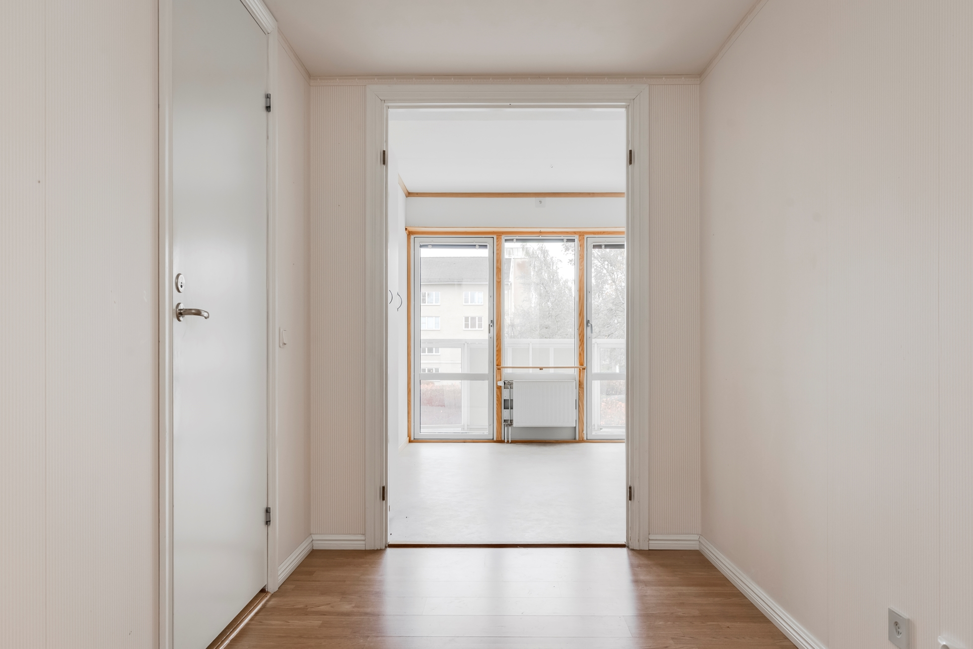 Ljus och rymlig trea i Ladugårdsängen!