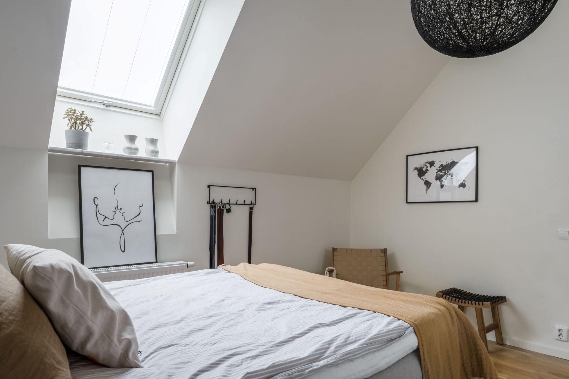 Unik vindsvåning med dubbla balkonger!