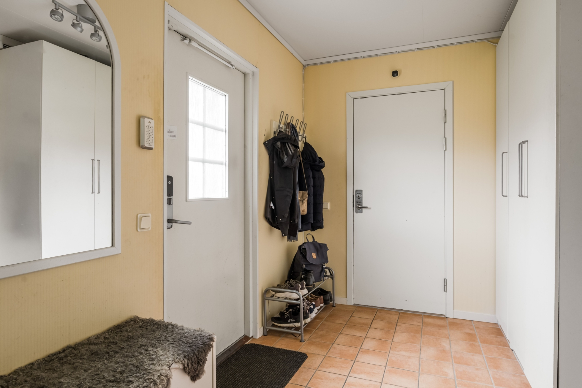 Välplanerad villa med vackert ryggåstak i populära Ekeby Almby!