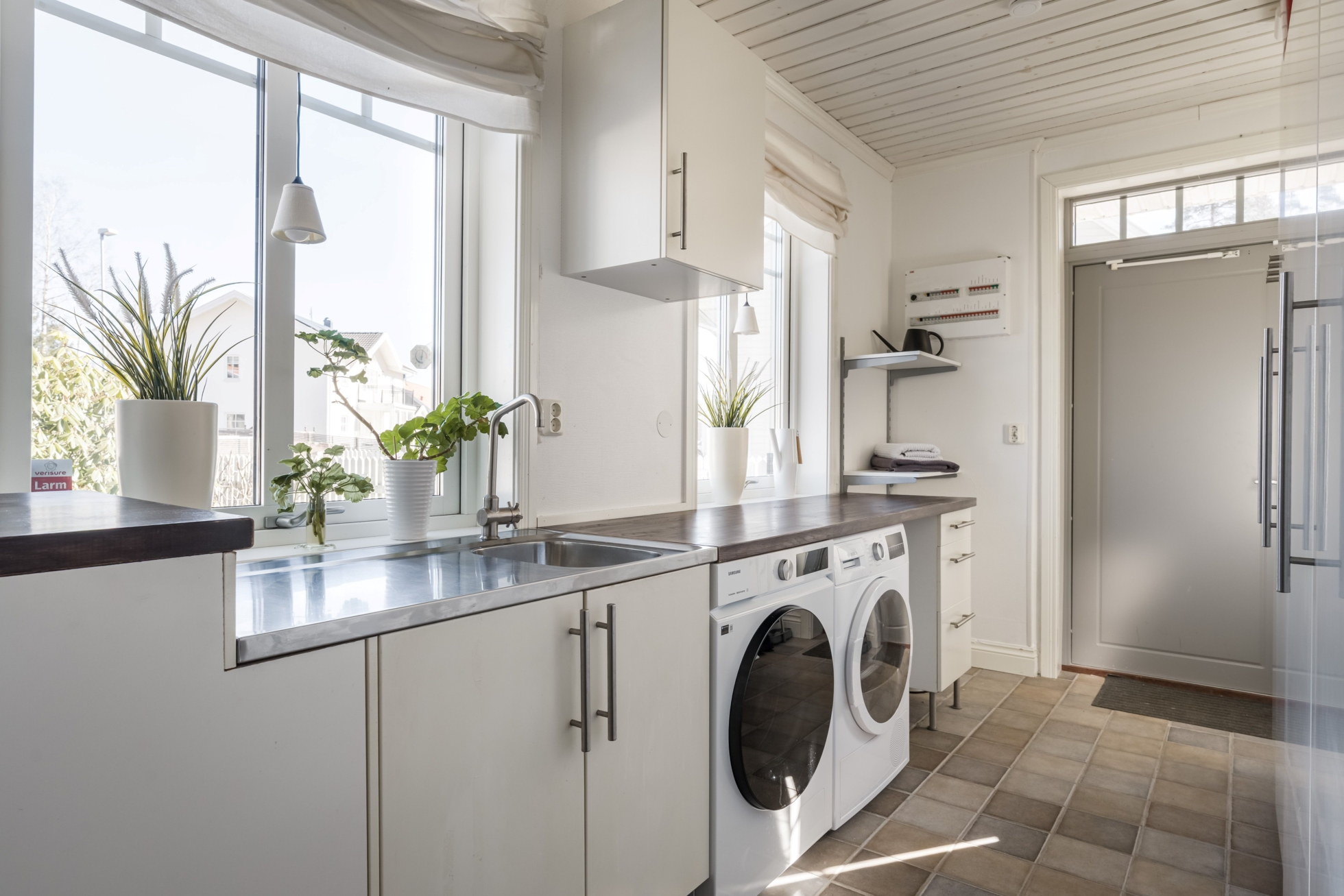 Exklusiv villa med pool och spabad!