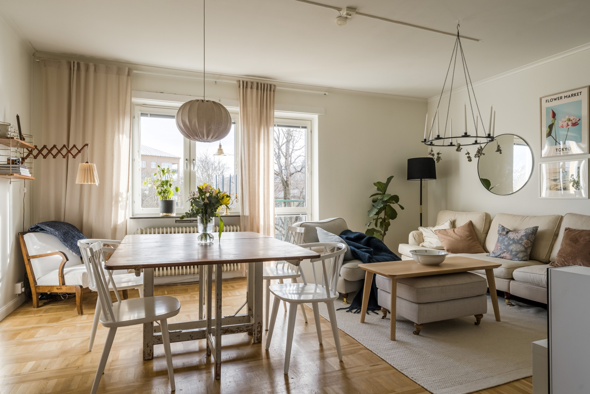 Charmig funkis-trea med smakfull färgsättning!