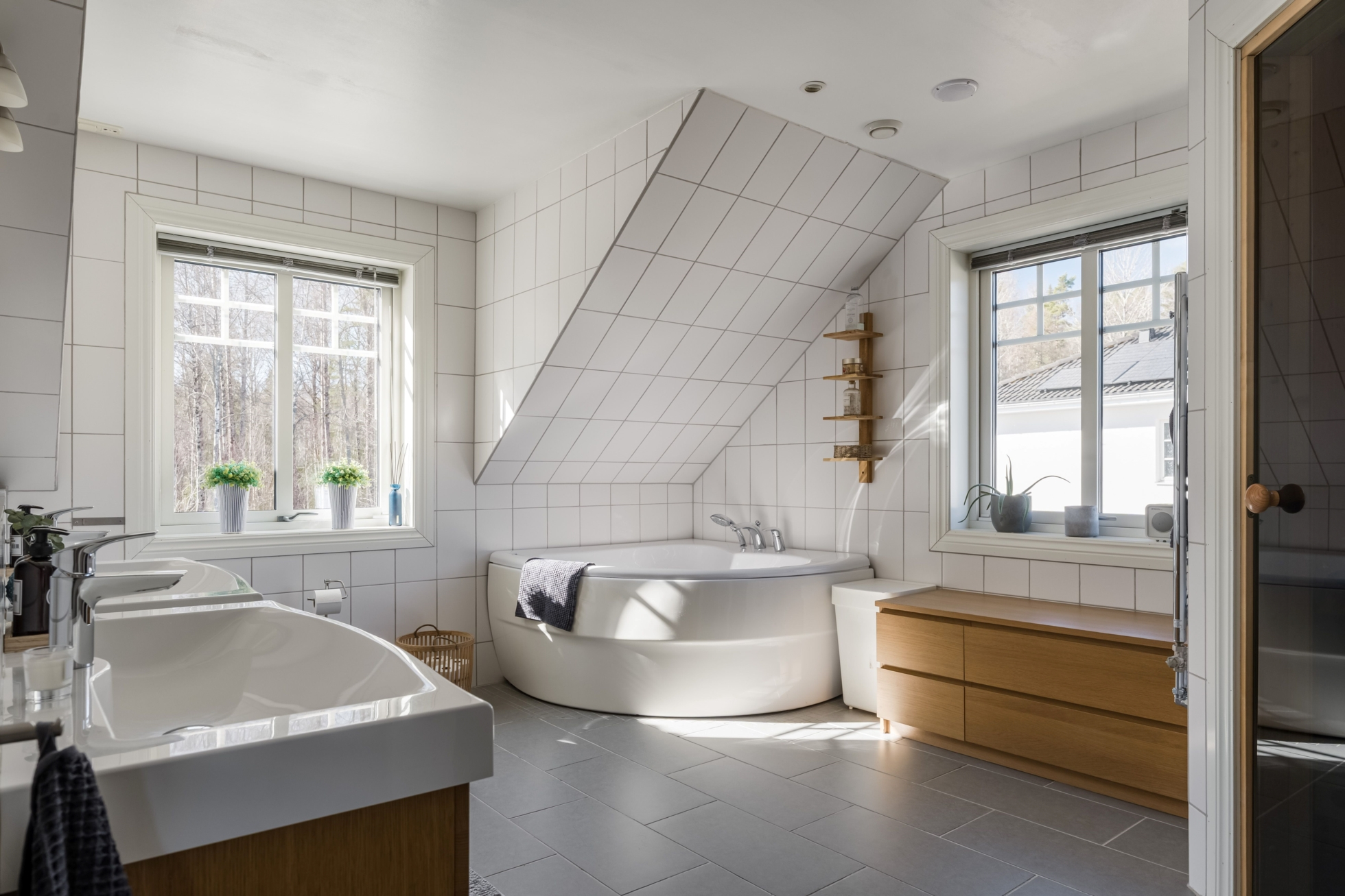 Exklusiv villa med pool och spabad!