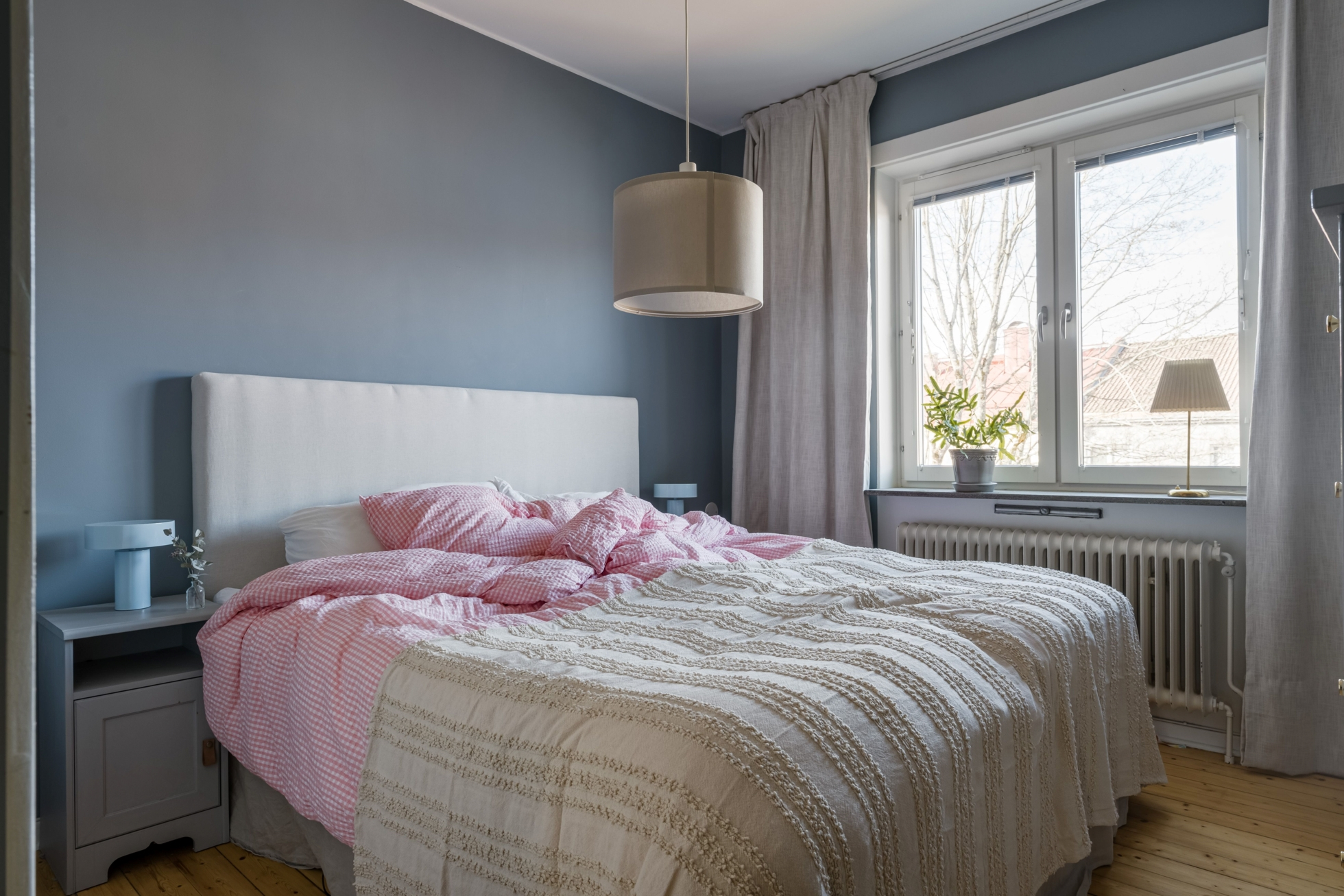 Charmig funkis-trea med smakfull färgsättning!