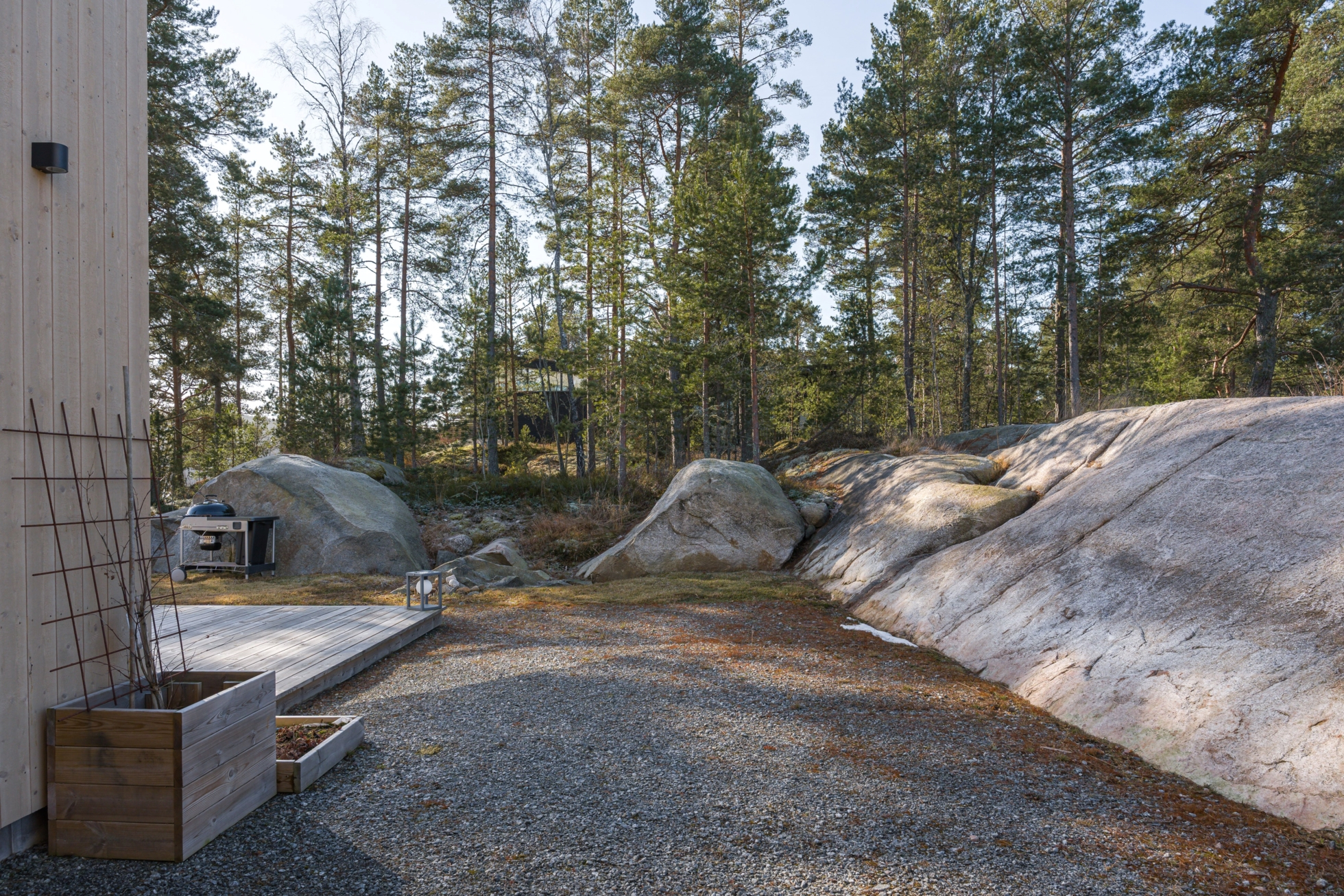 Sjöutsikt över Vättern och modern arkitektur!