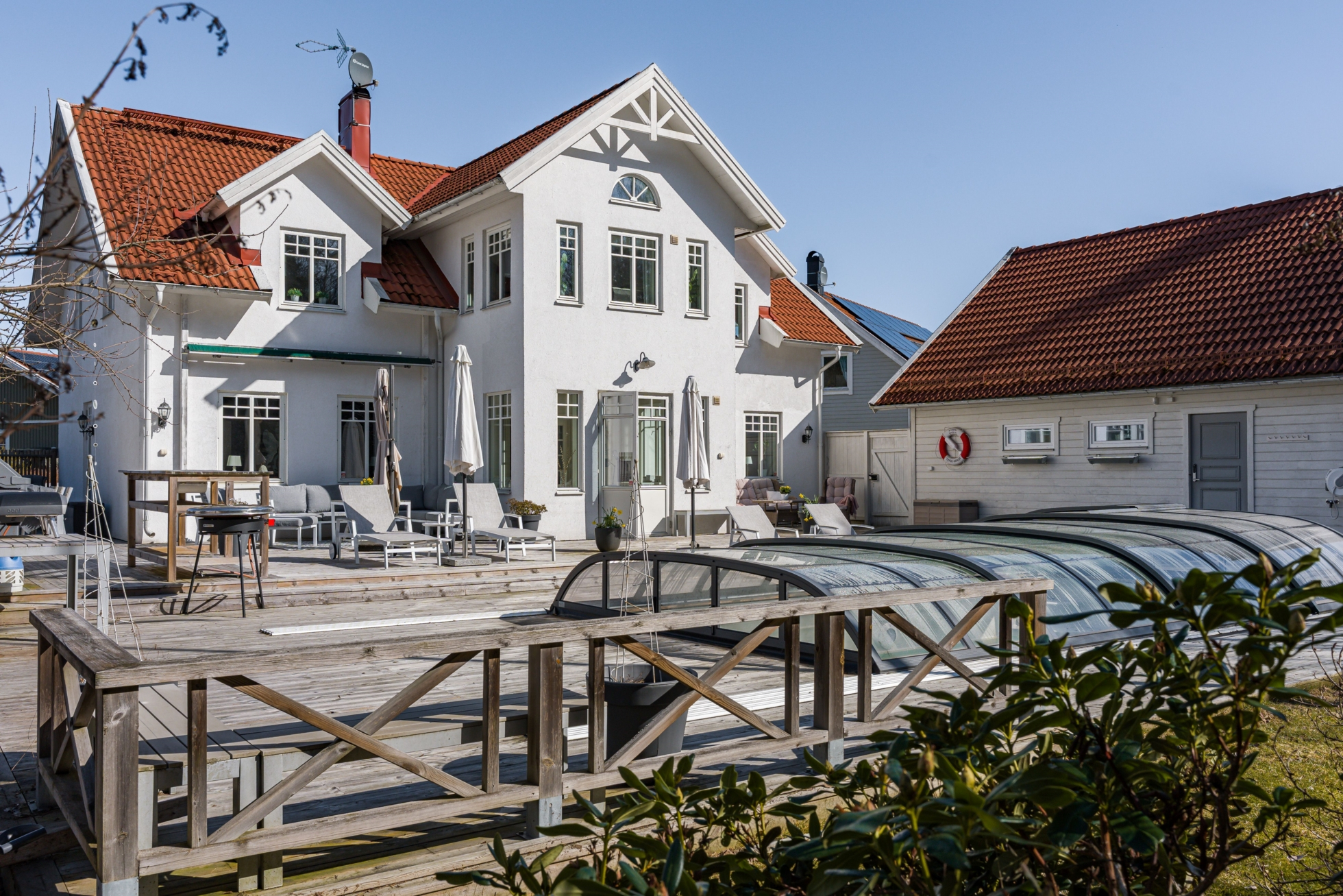 Exklusiv villa med pool och spabad!