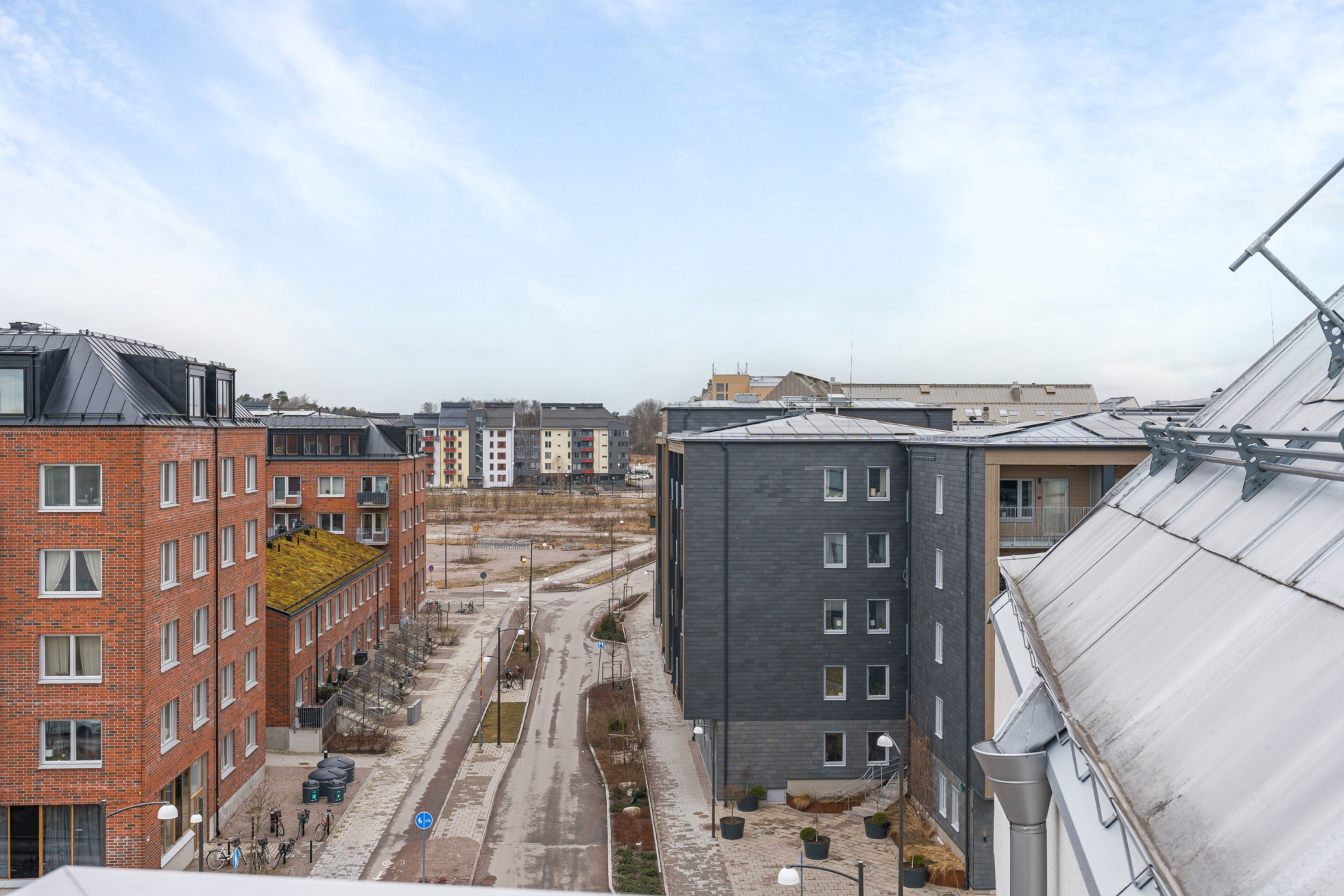 Unik vindsvåning med dubbla balkonger!