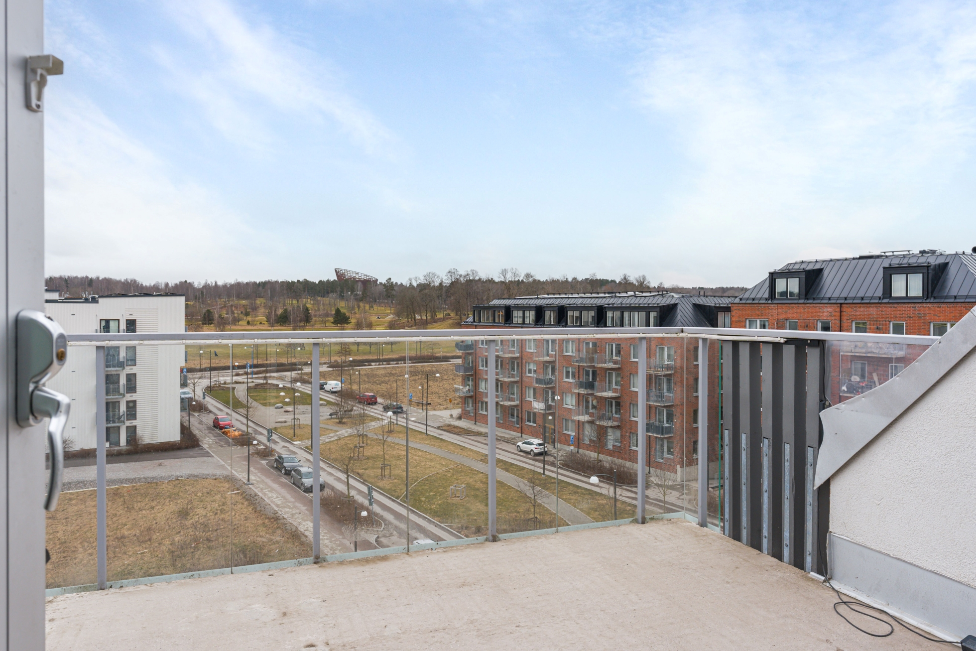 Unik vindsvåning med dubbla balkonger!