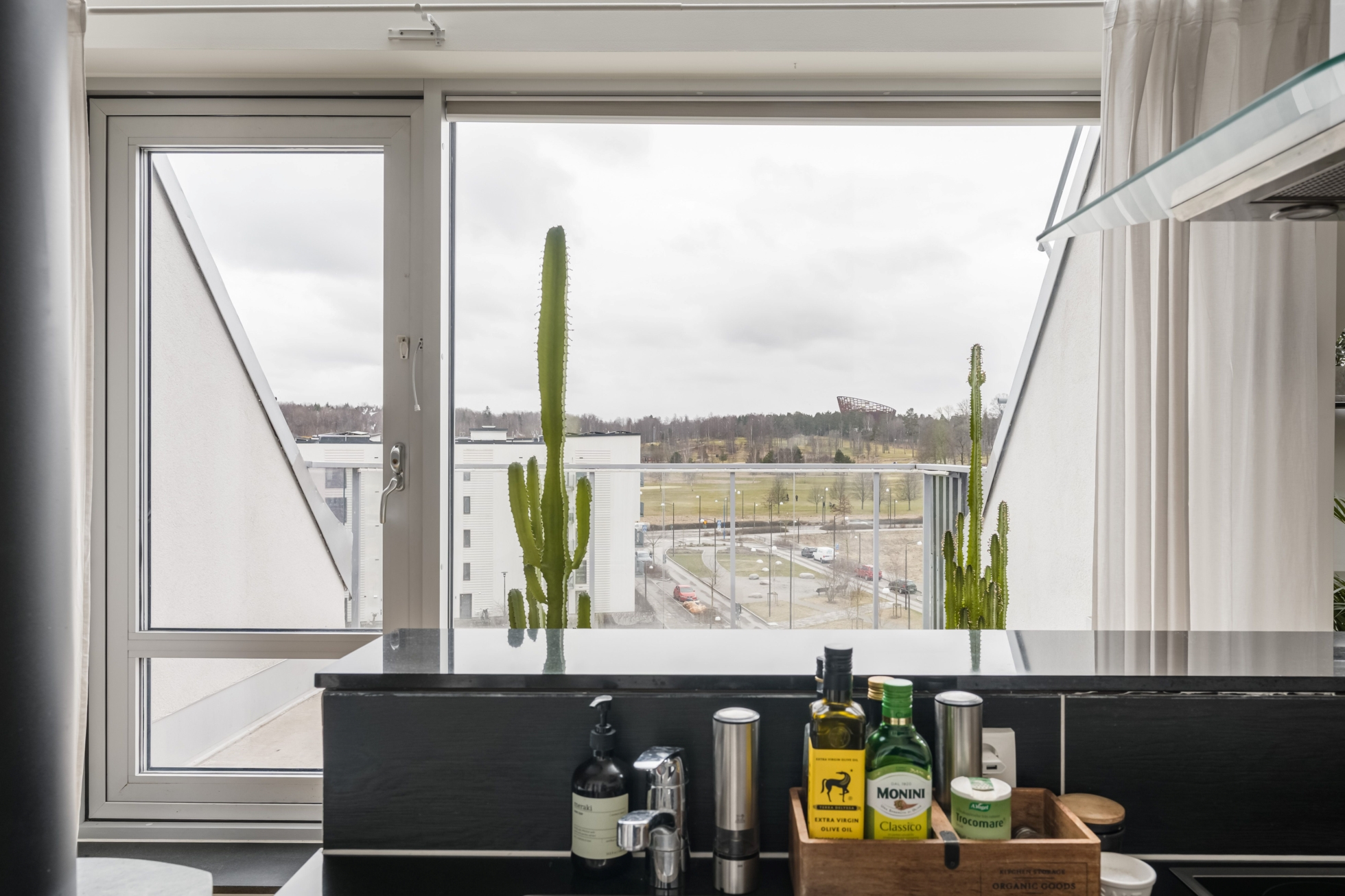 Unik vindsvåning med dubbla balkonger!