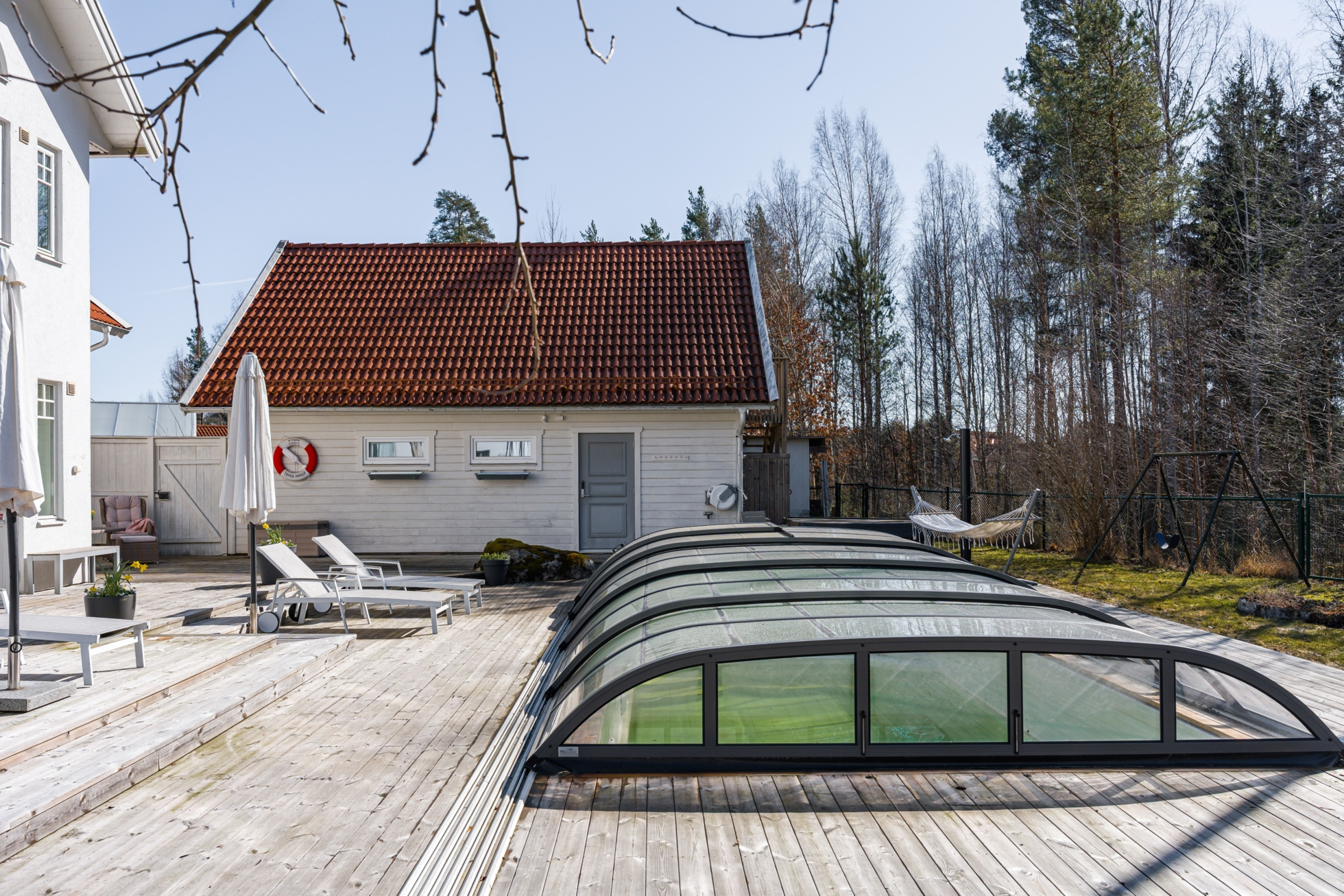 Exklusiv villa med pool och spabad!