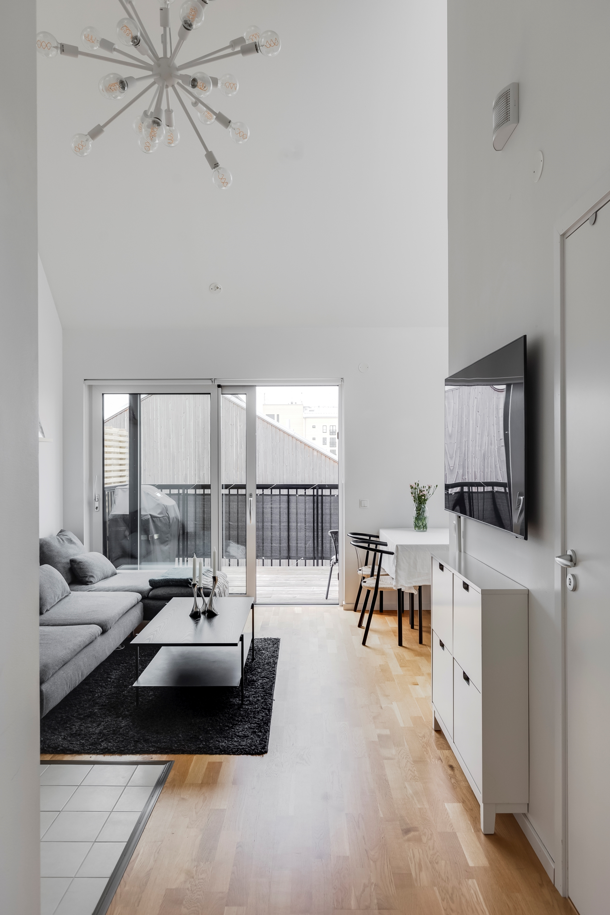 Vindsvåning med takhöjd utöver det vanliga!