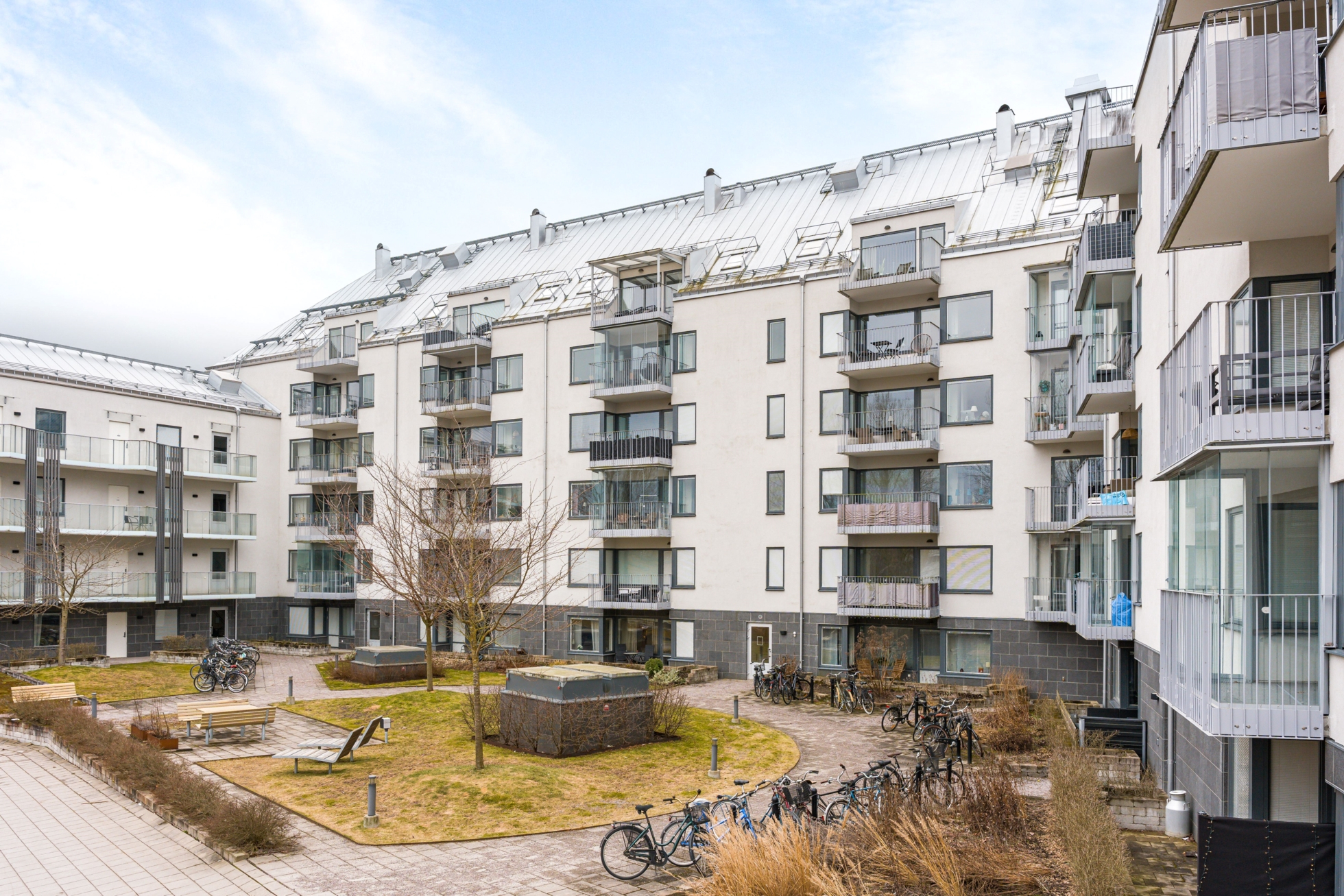 Unik vindsvåning med dubbla balkonger!