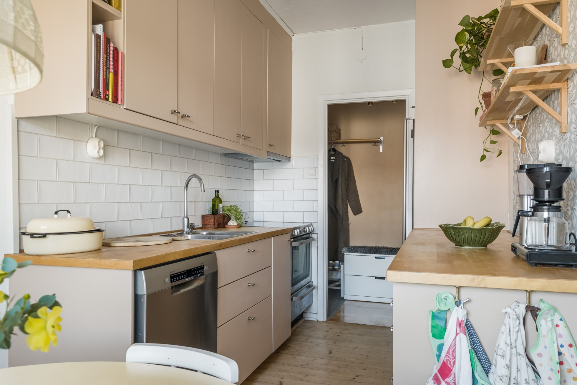 Charmig funkis-trea med smakfull färgsättning!