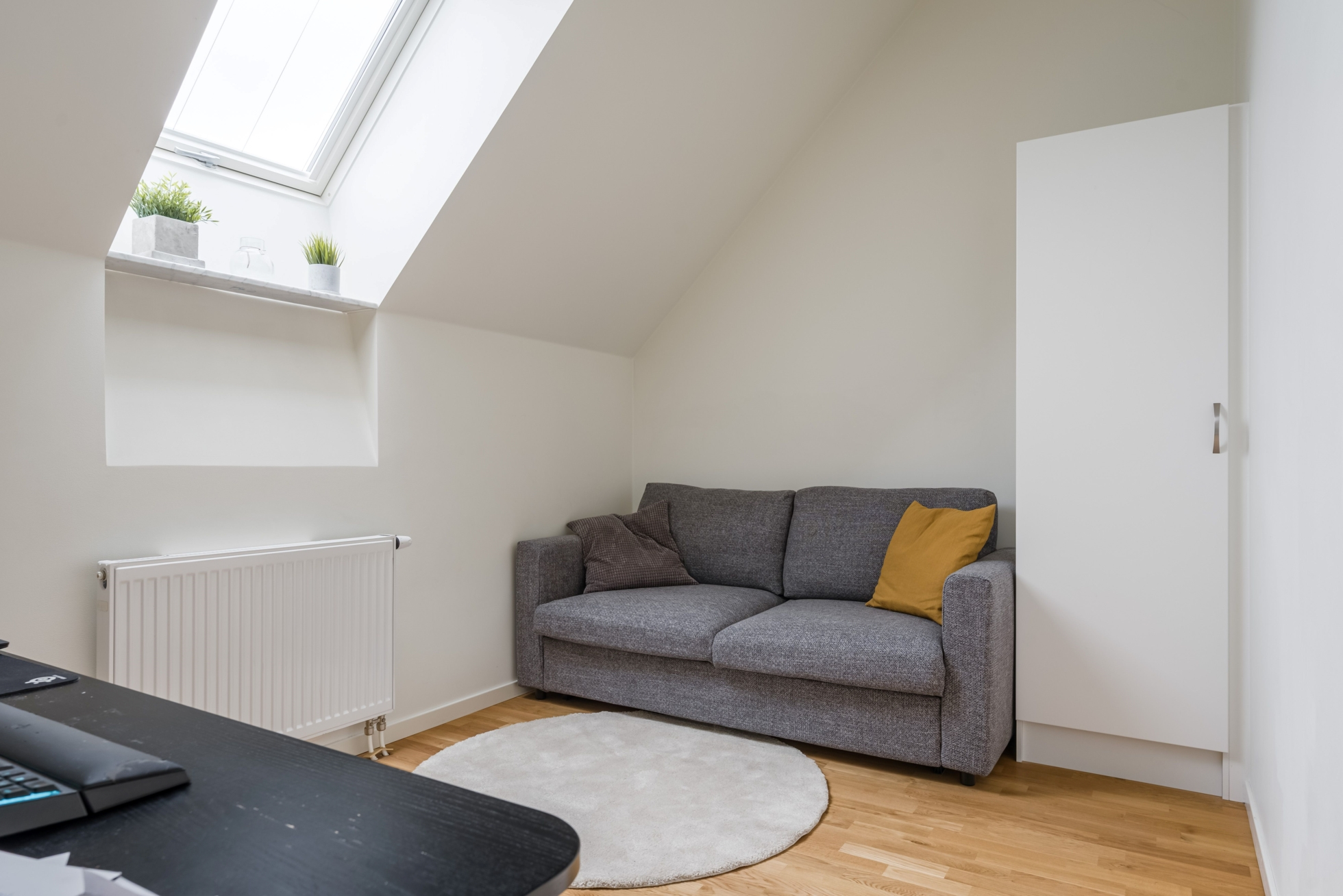 Unik vindsvåning med dubbla balkonger!