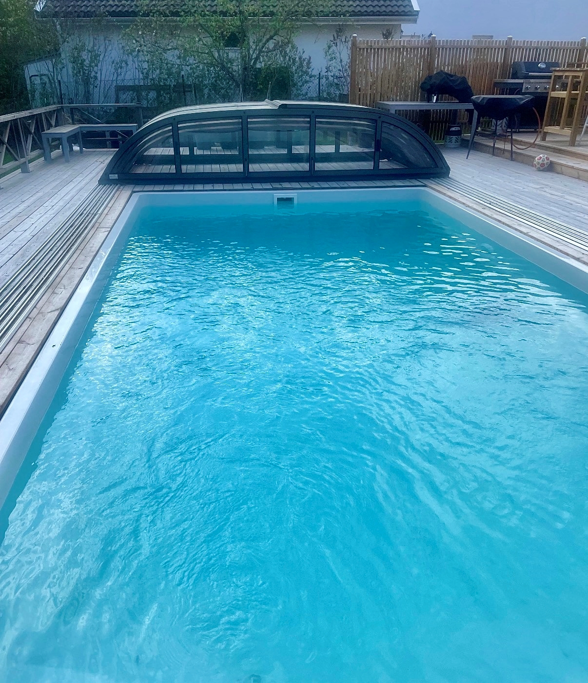 Exklusiv villa med pool och spabad!