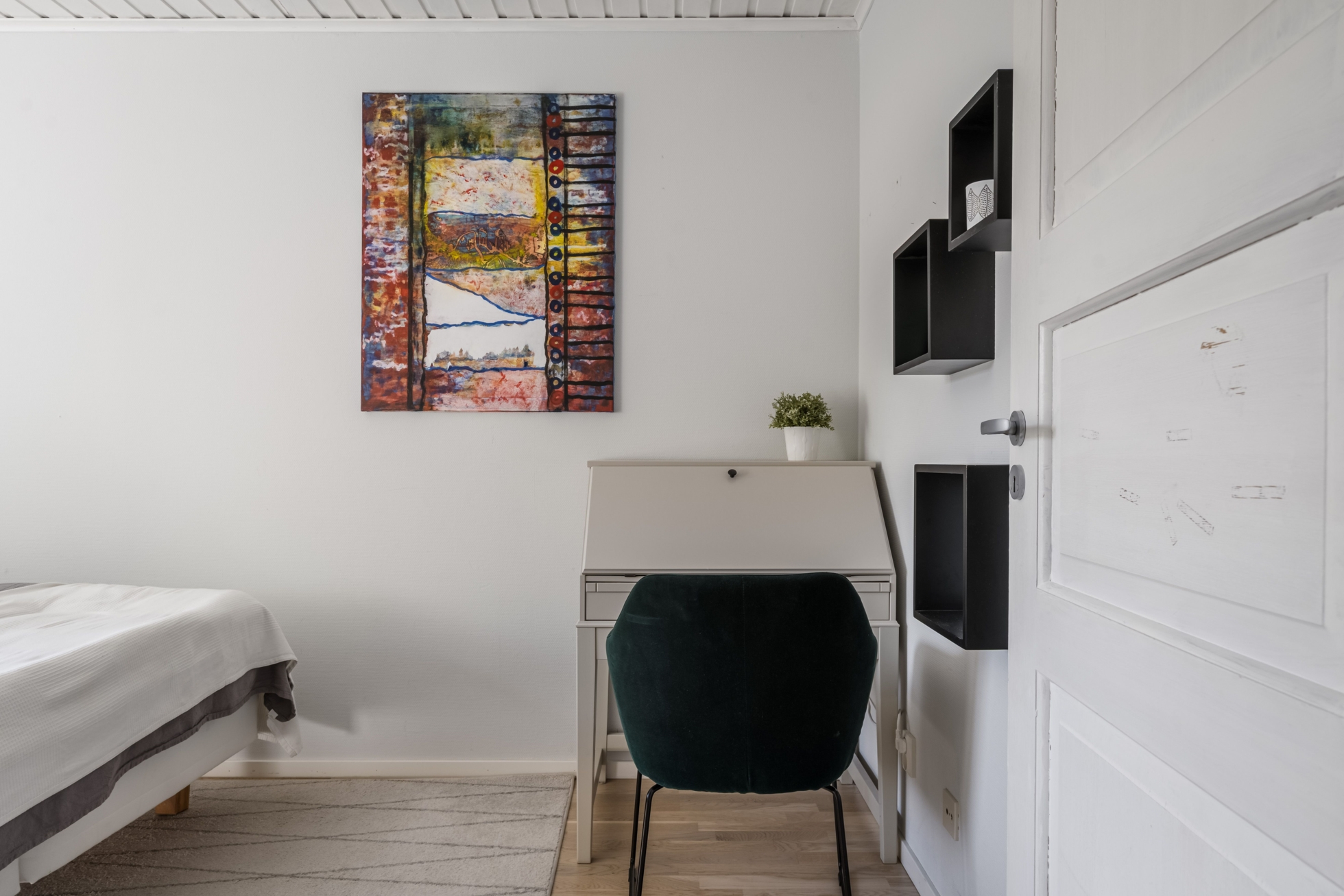 Familjevilla med insynsskyddad tomt på lugn återvändsgata i Lanna!