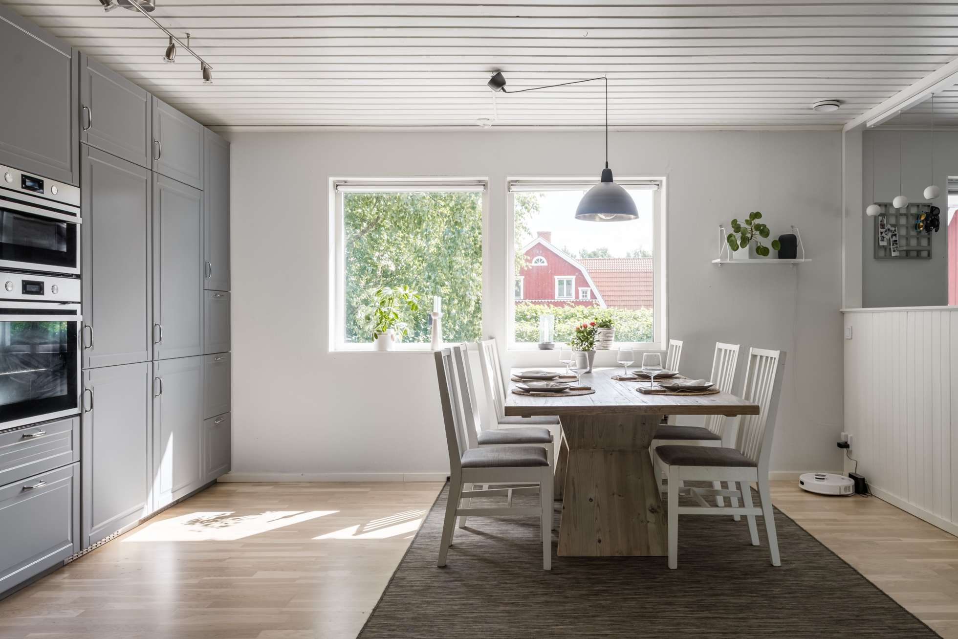 Familjevilla med insynsskyddad tomt på lugn återvändsgata i Lanna!