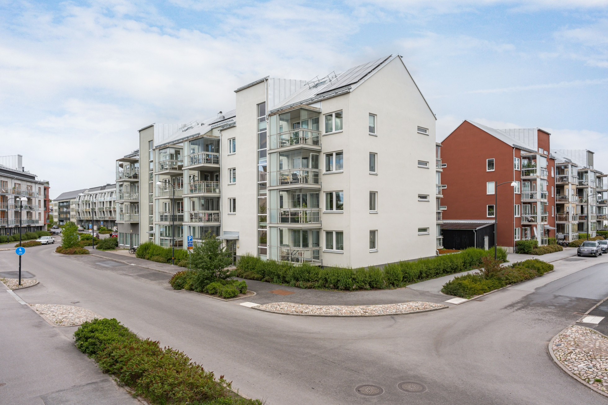 Ljus hörnlägenhet med inglasad balkong!