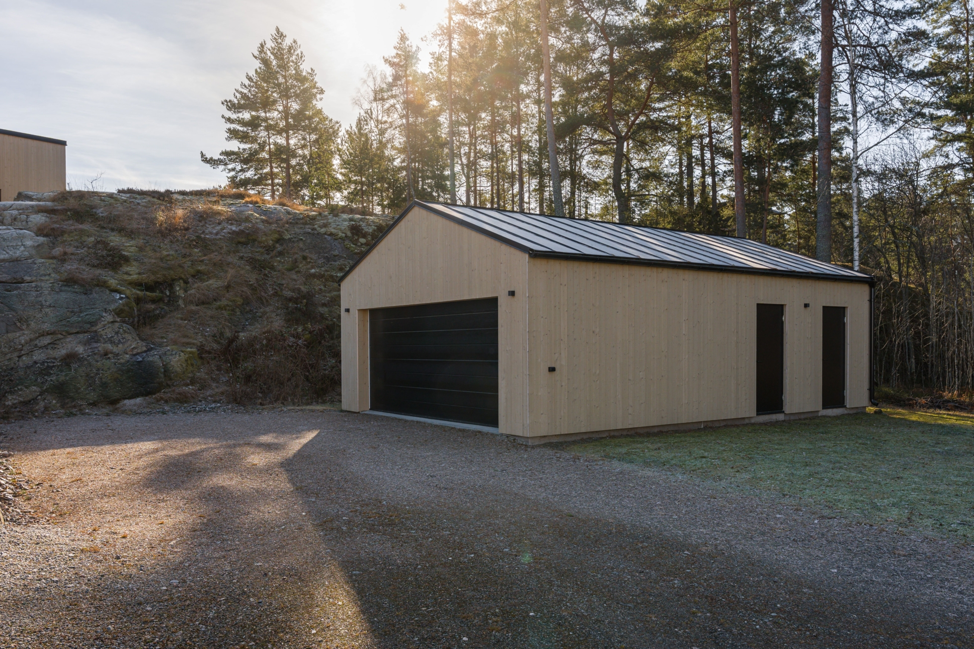 Sjöutsikt över Vättern och modern arkitektur!