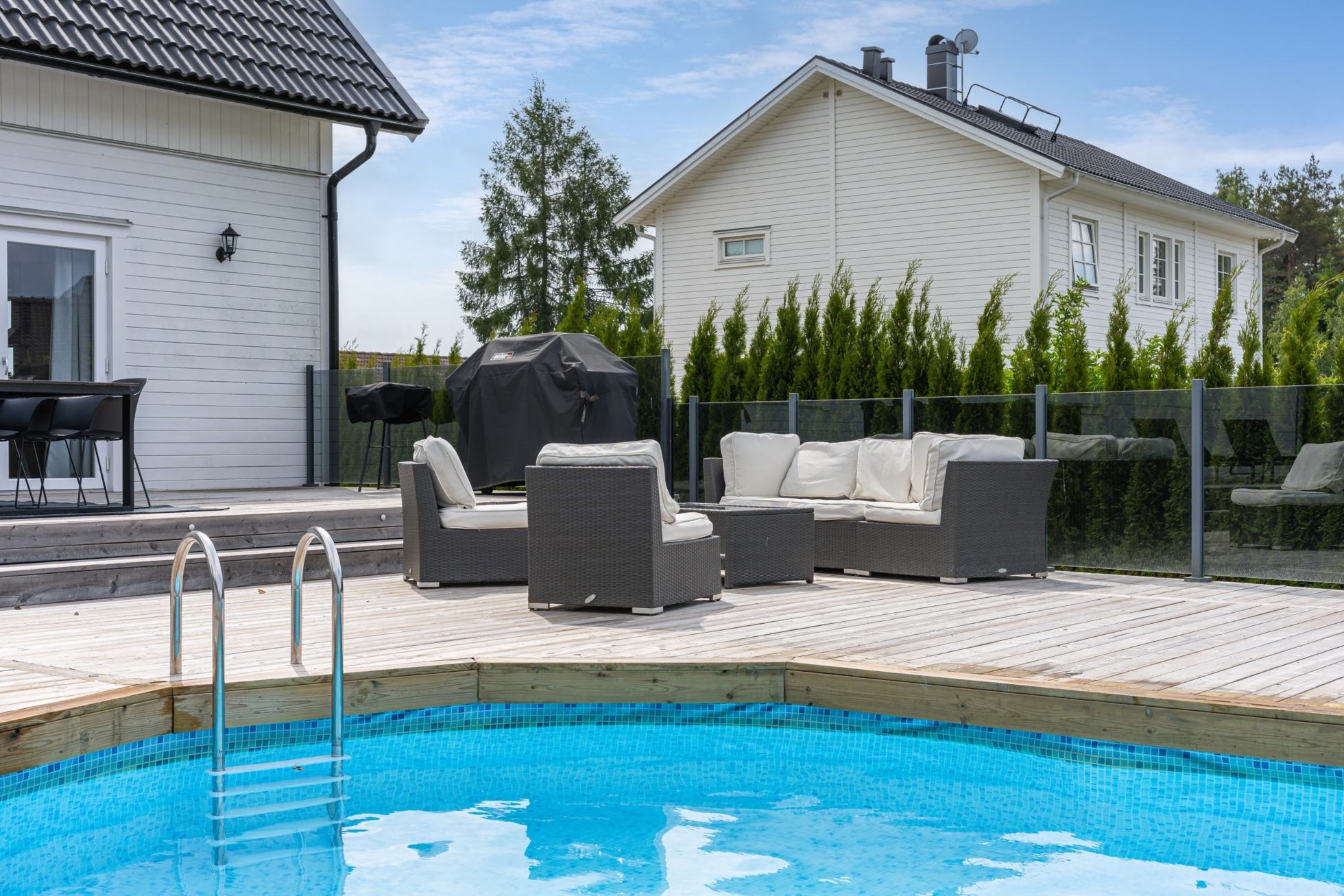 Familjevilla med pool!