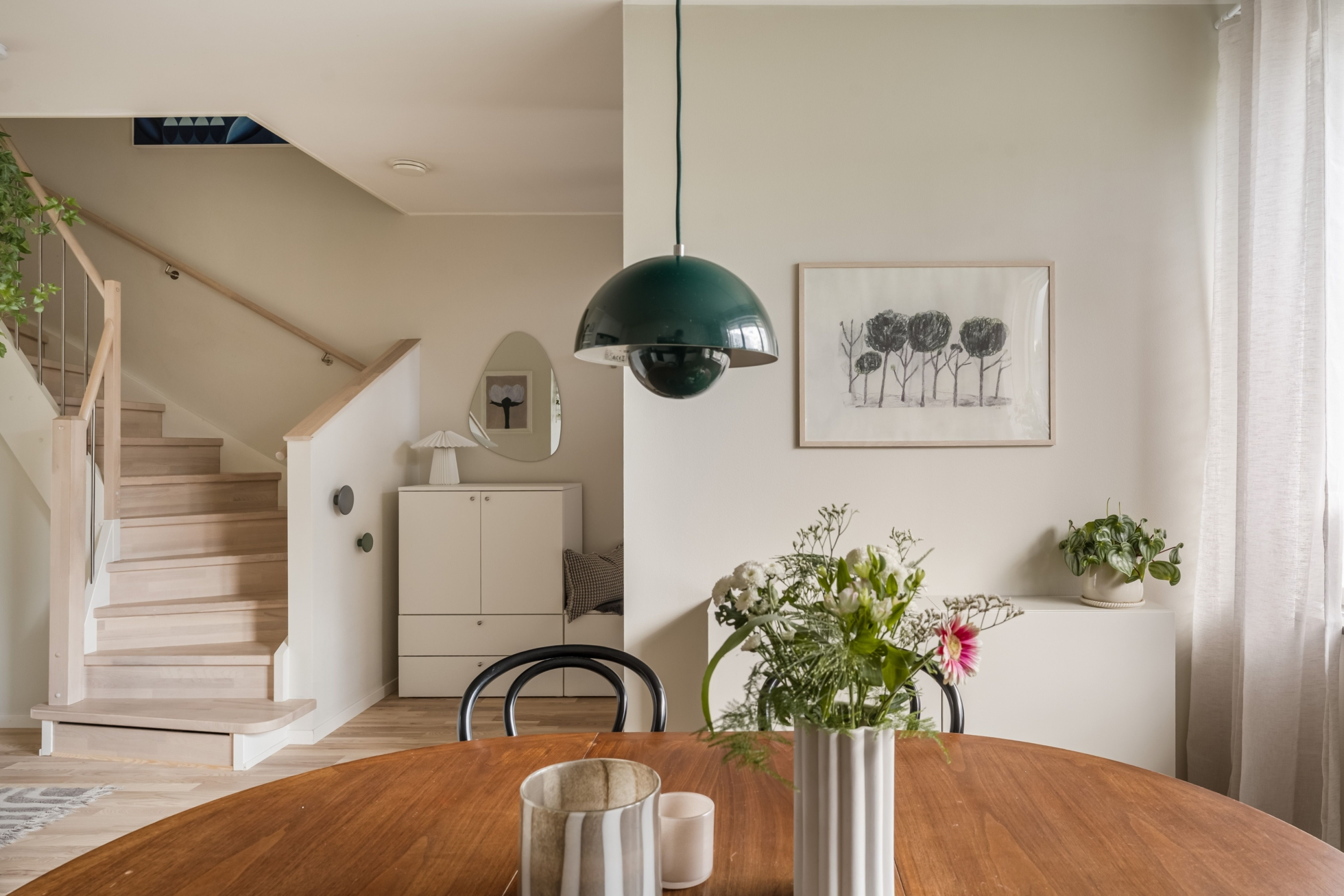 Välplanerat radhus med egen trädgård!