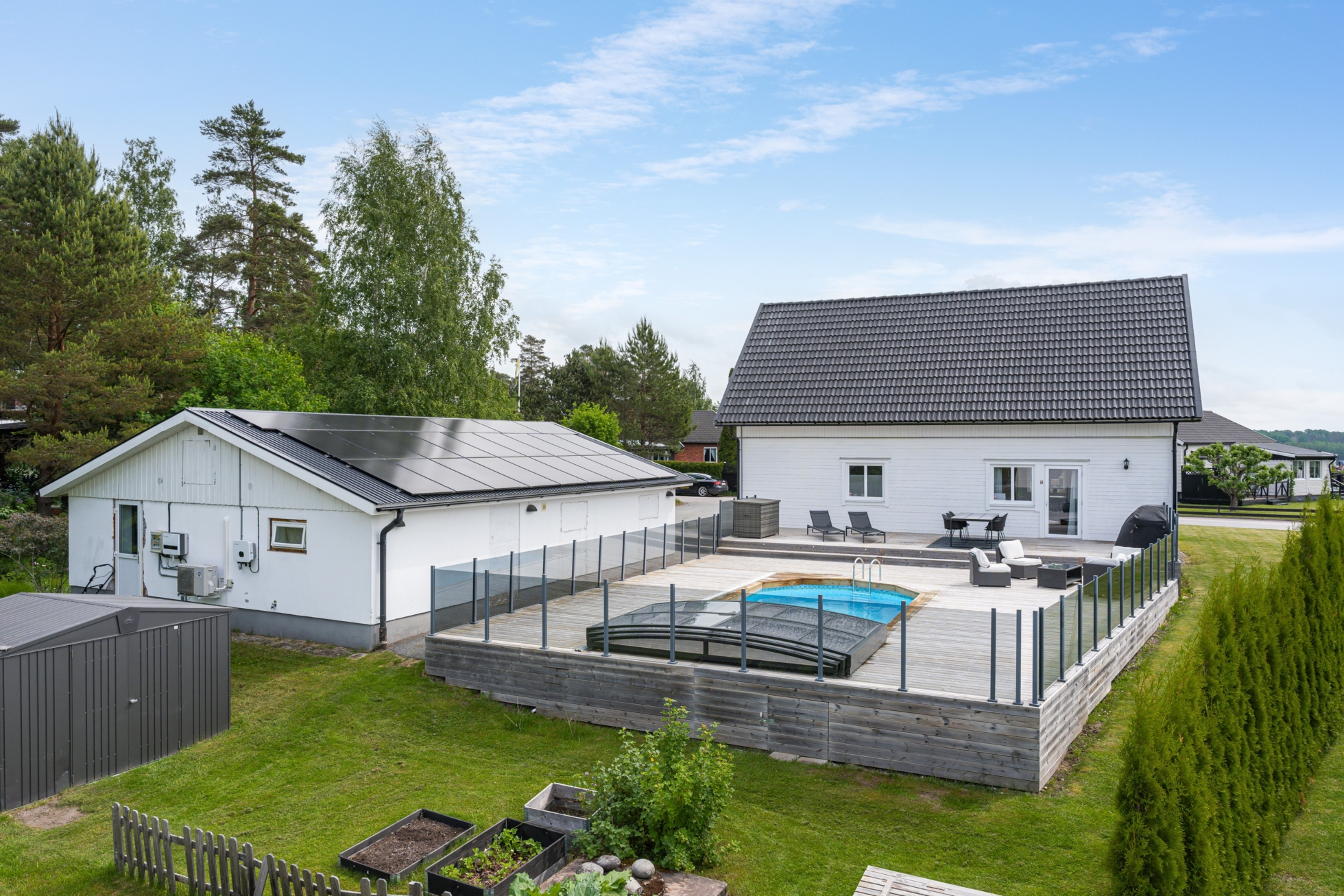 Familjevilla med pool!