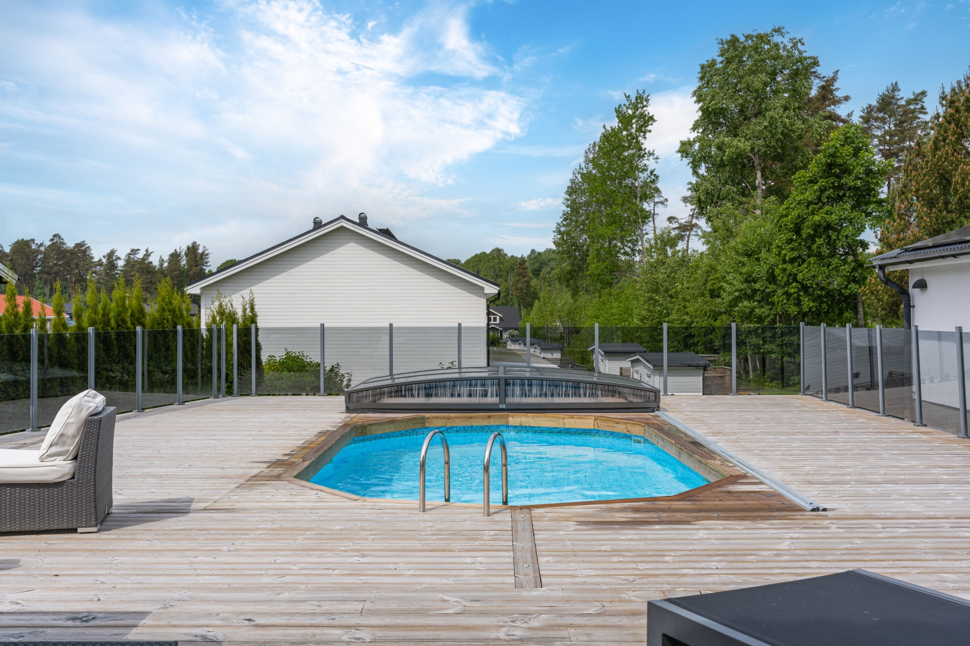 Familjevilla med pool!