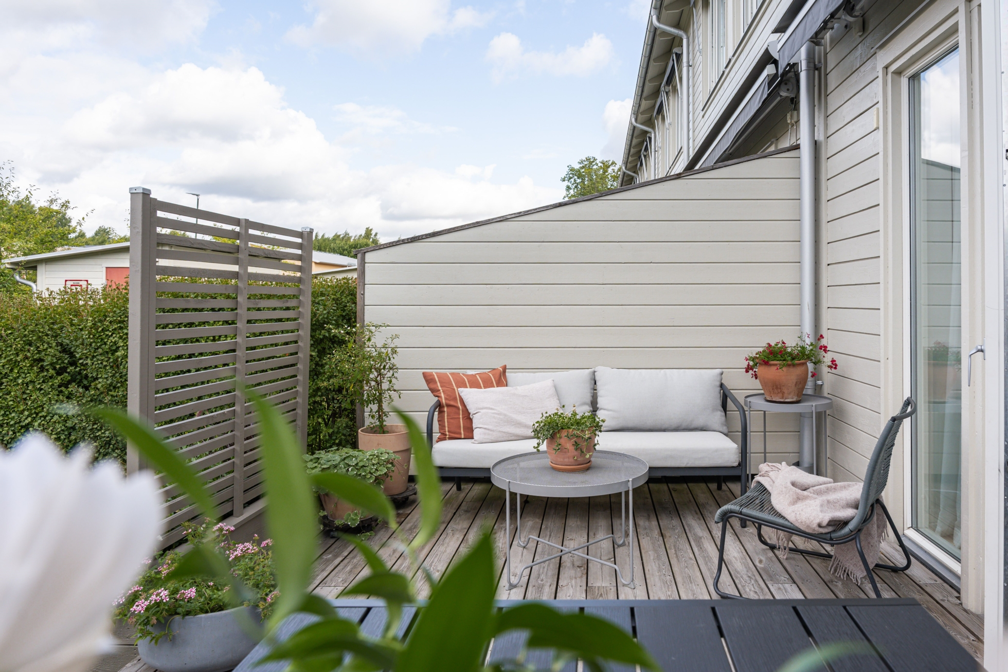 Välplanerat radhus med egen trädgård!