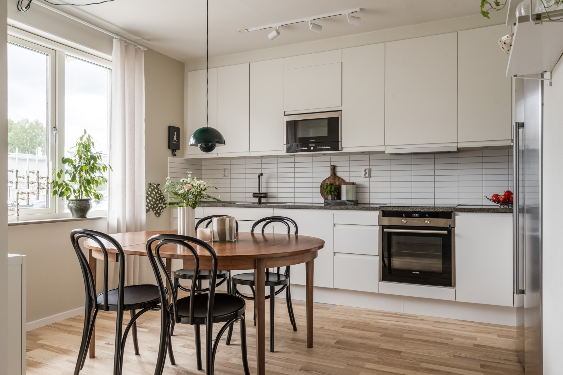 Välplanerat radhus med egen trädgård!